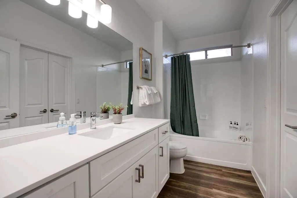 Apartment Modern 3-Br Condo Near West Gate Scottsdale USA