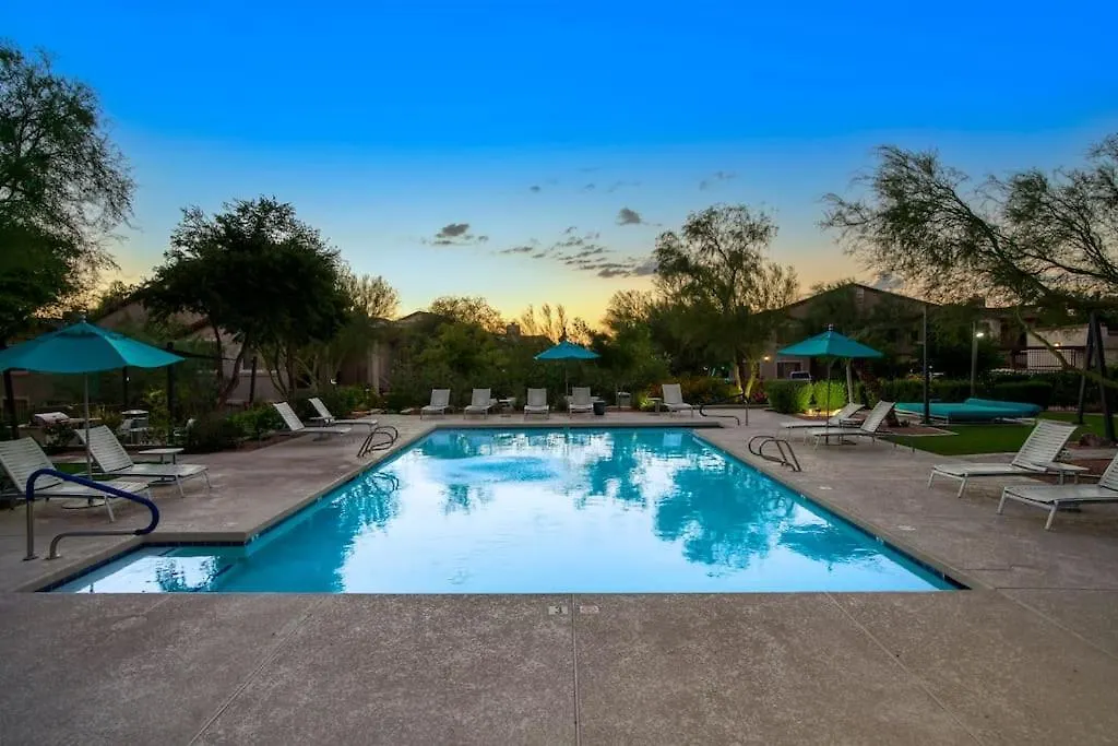 Modern 3-Br Condo Near West Gate Scottsdale Apartment